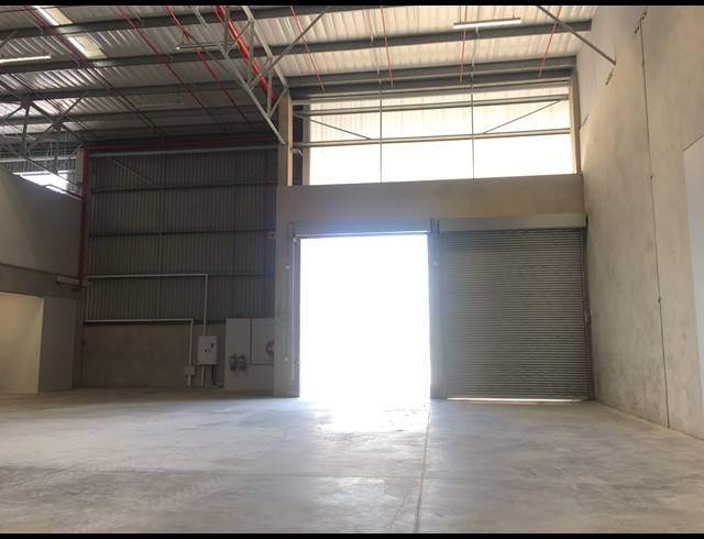 1,603M² WAREHOUSE TO LET IN MOUNT EDGECOMBE